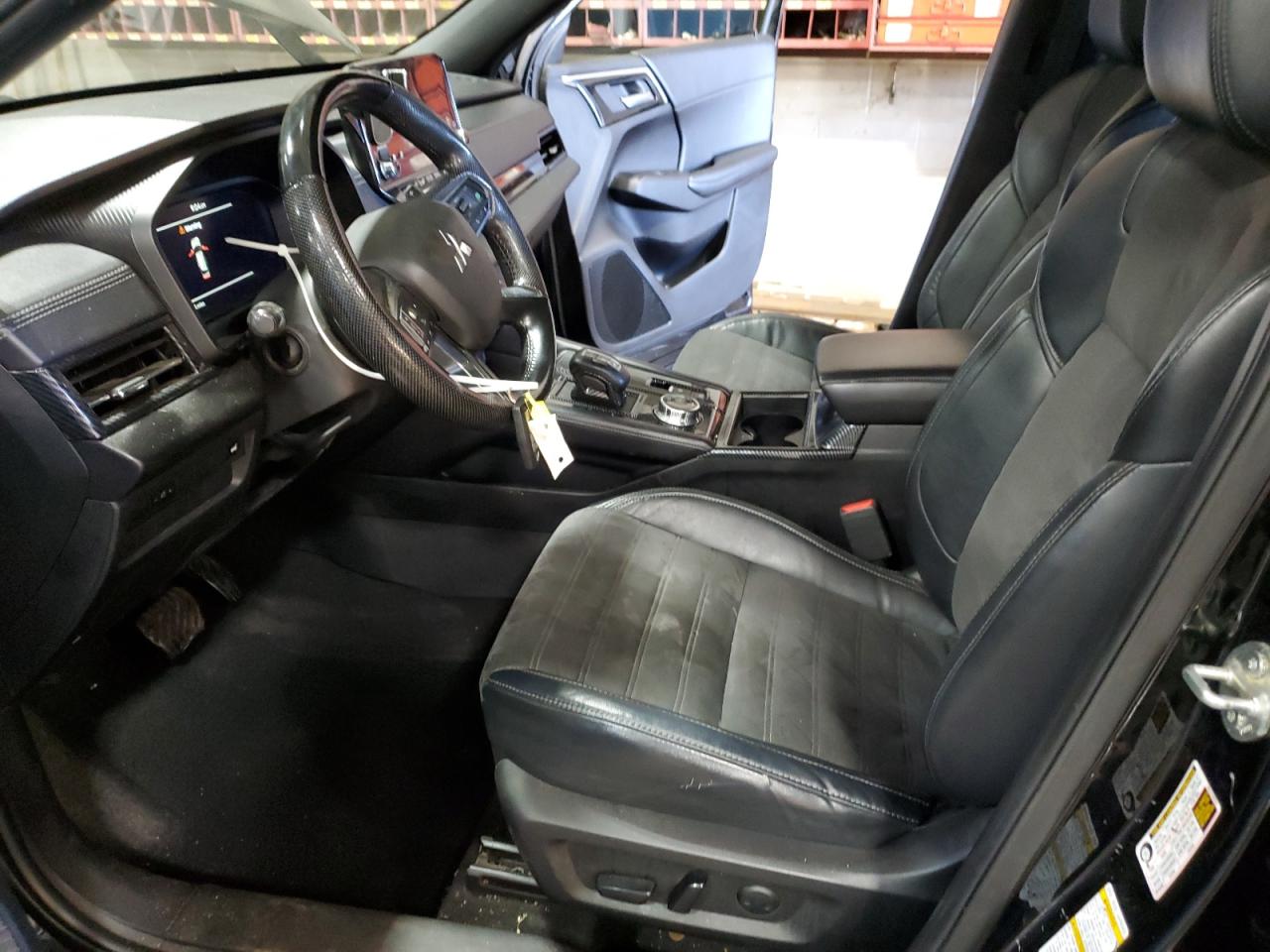 MITSUBISHI OUTLANDER SE