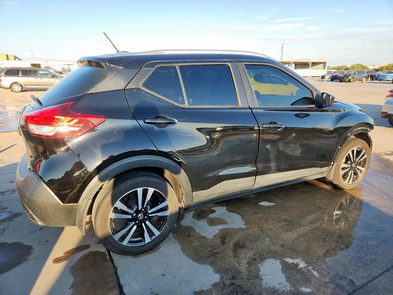 NISSAN KICKS S