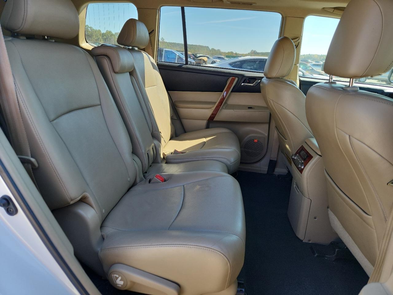 TOYOTA HIGHLANDER LIMITED