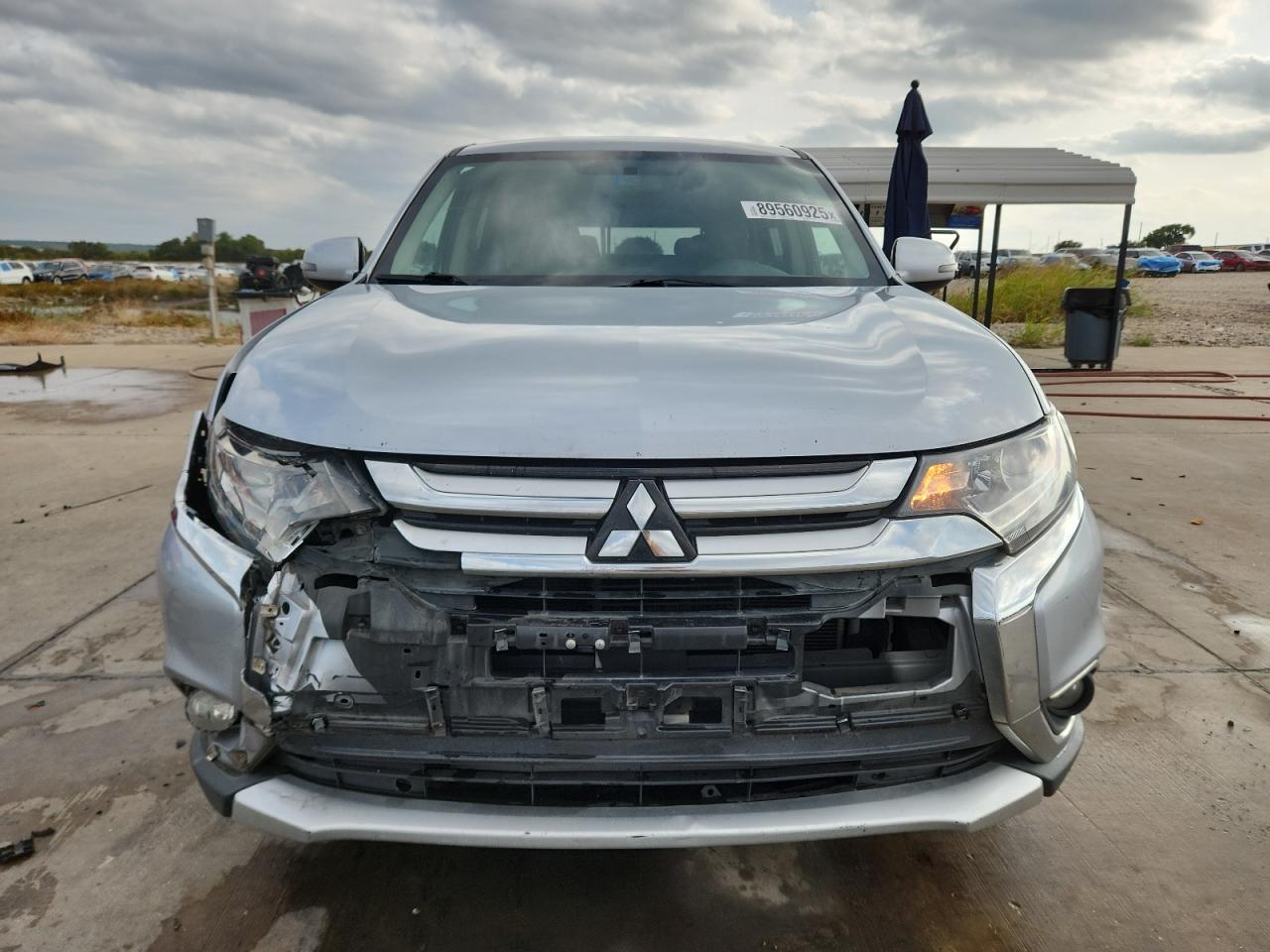 MITSUBISHI OUTLANDER SE