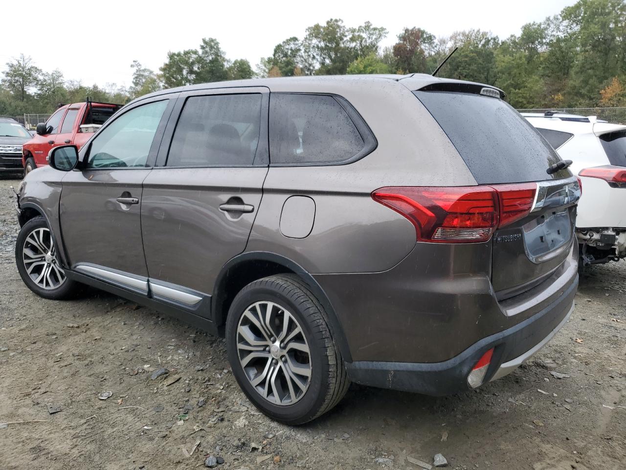 MITSUBISHI OUTLANDER SE