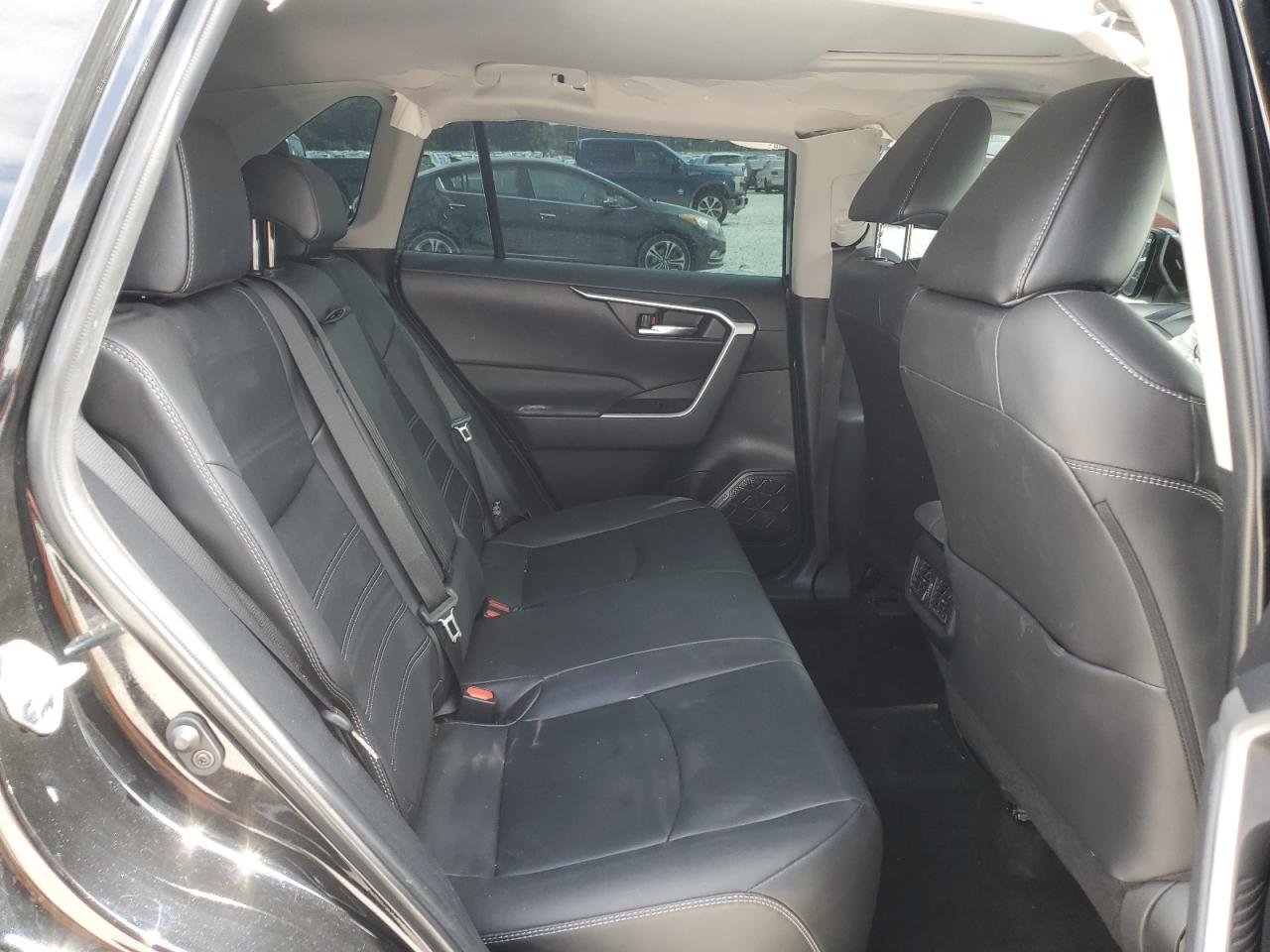 TOYOTA RAV4 XLE PREMIUM