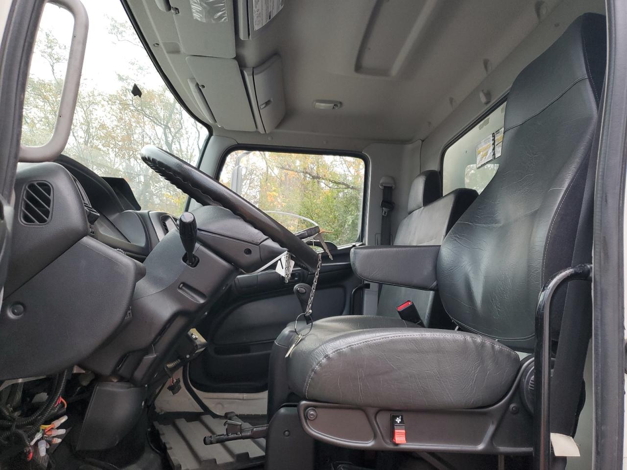 Lot #3276461662 2013 HINO 268