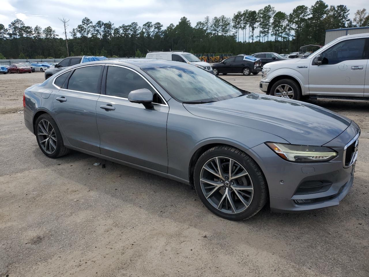 VOLVO S90 T5 MOMENTUM