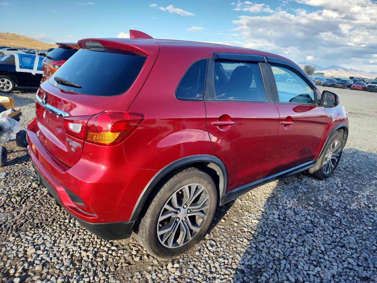 MITSUBISHI OUTLANDER SE