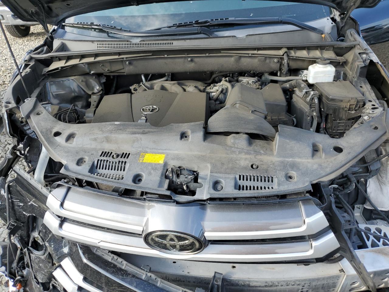 TOYOTA HIGHLANDER SE