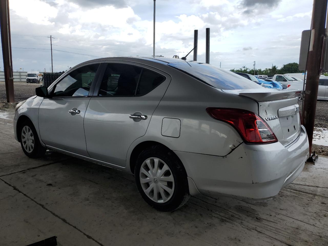 NISSAN VERSA S