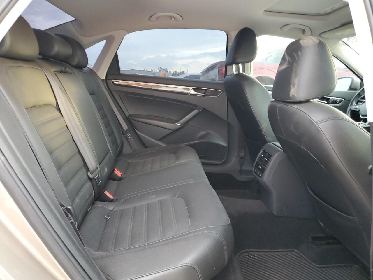 VOLKSWAGEN PASSAT SEL