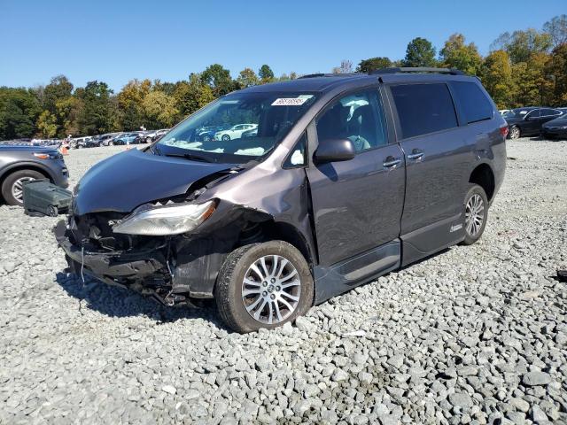 TOYOTA SIENNA XLE