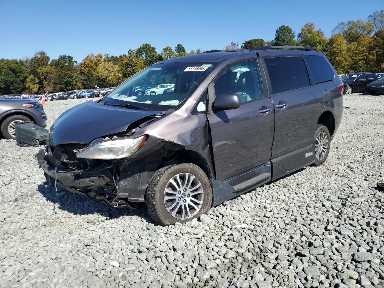 TOYOTA SIENNA XLE