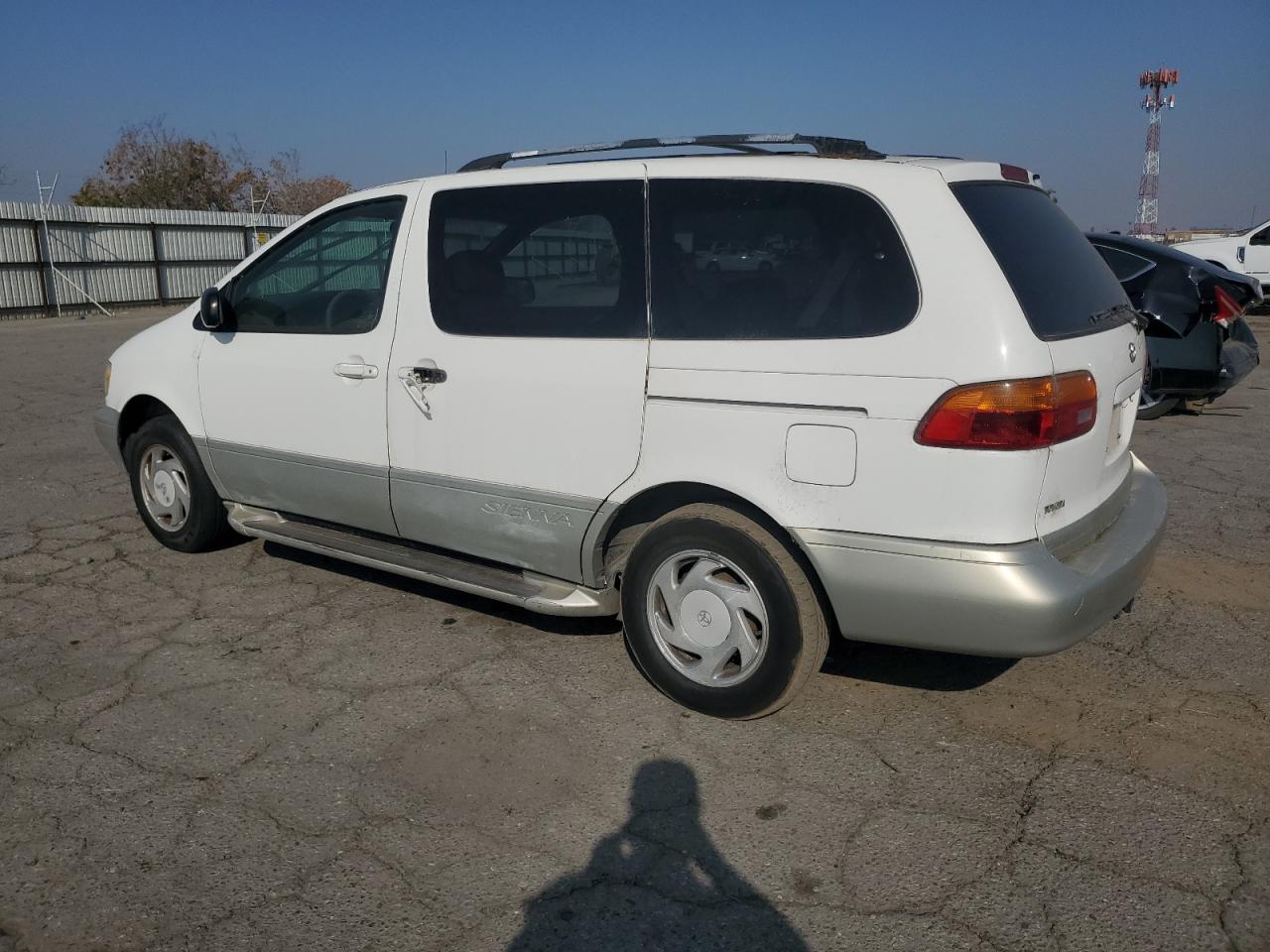 Lot #3318854085 1998 TOYOTA SIENNA LE