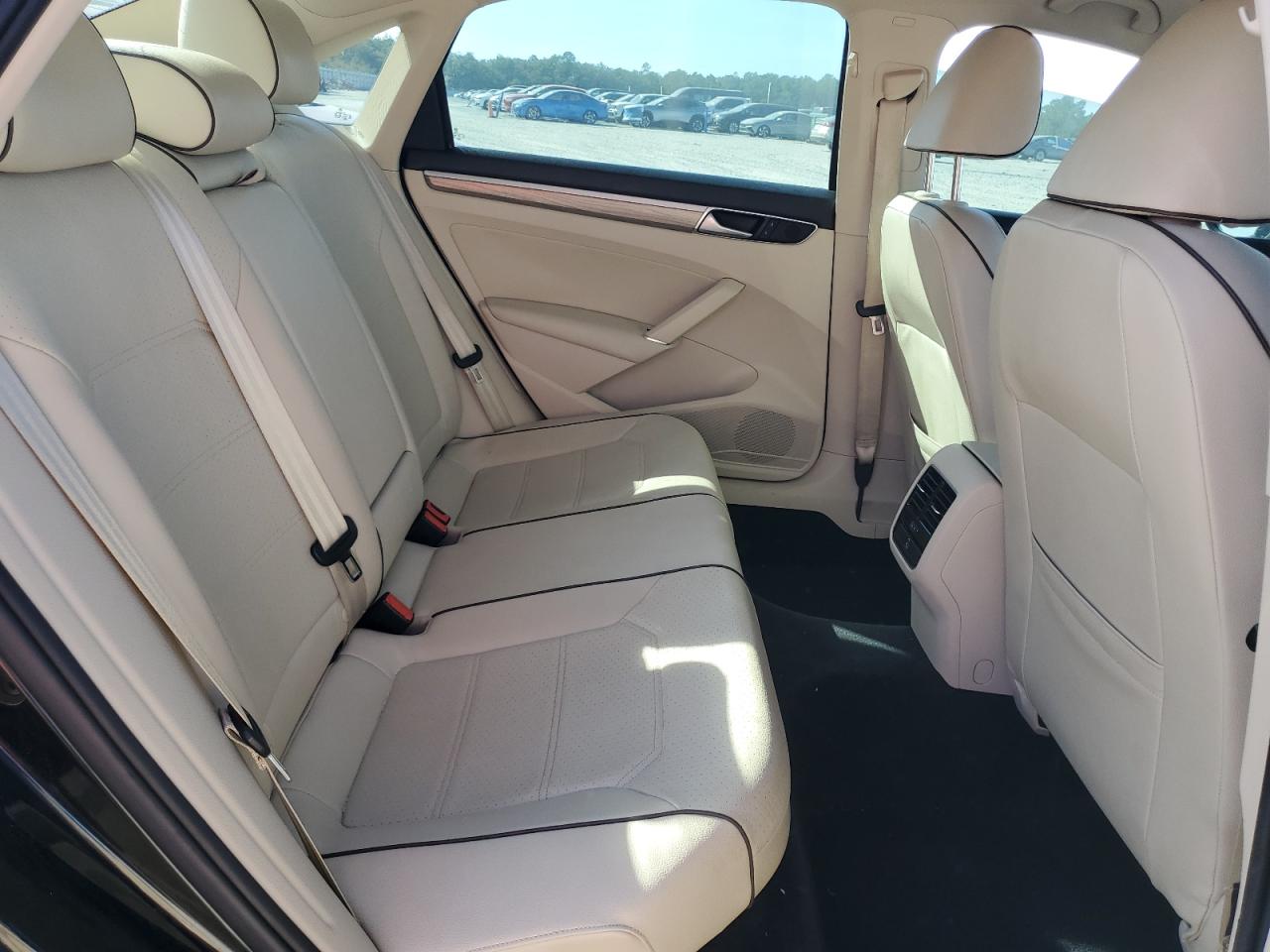 VOLKSWAGEN PASSAT SE