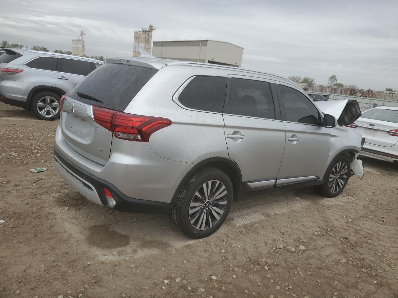 MITSUBISHI OUTLANDER SE