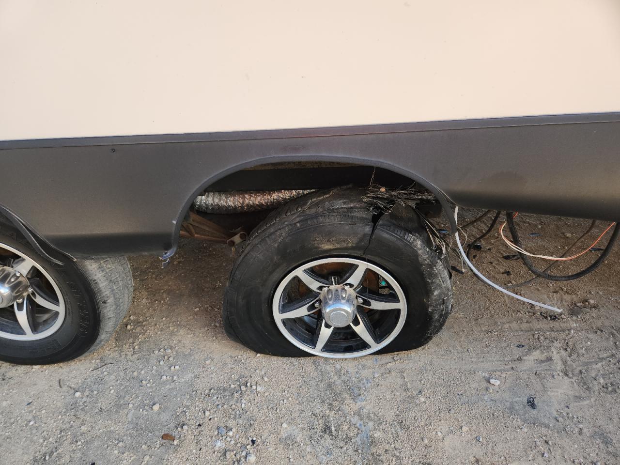 Lot #3284011847 2017 FVVB TRAVEL TR