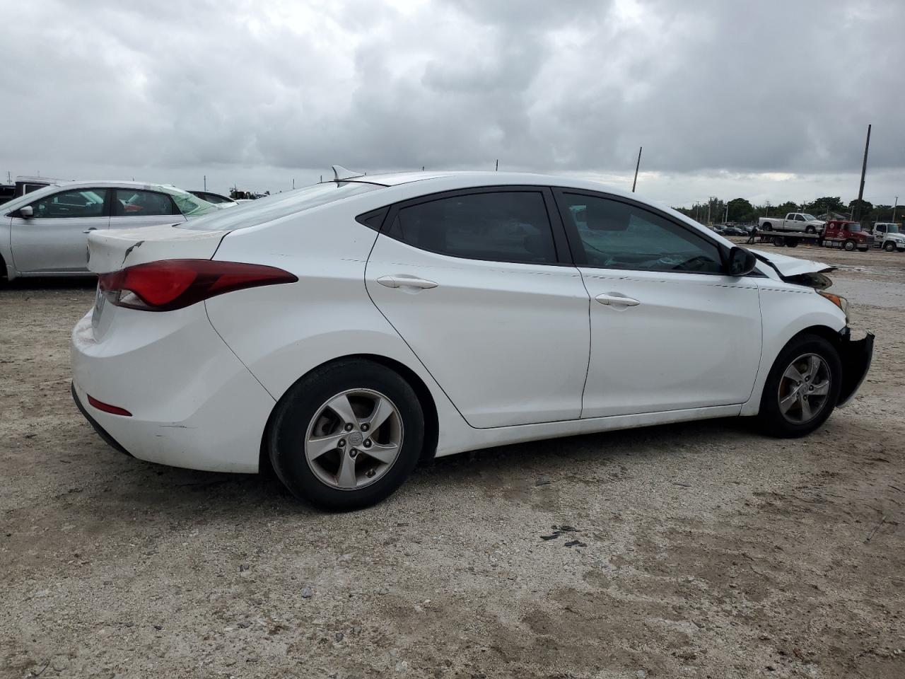 HYUNDAI ELANTRA SE