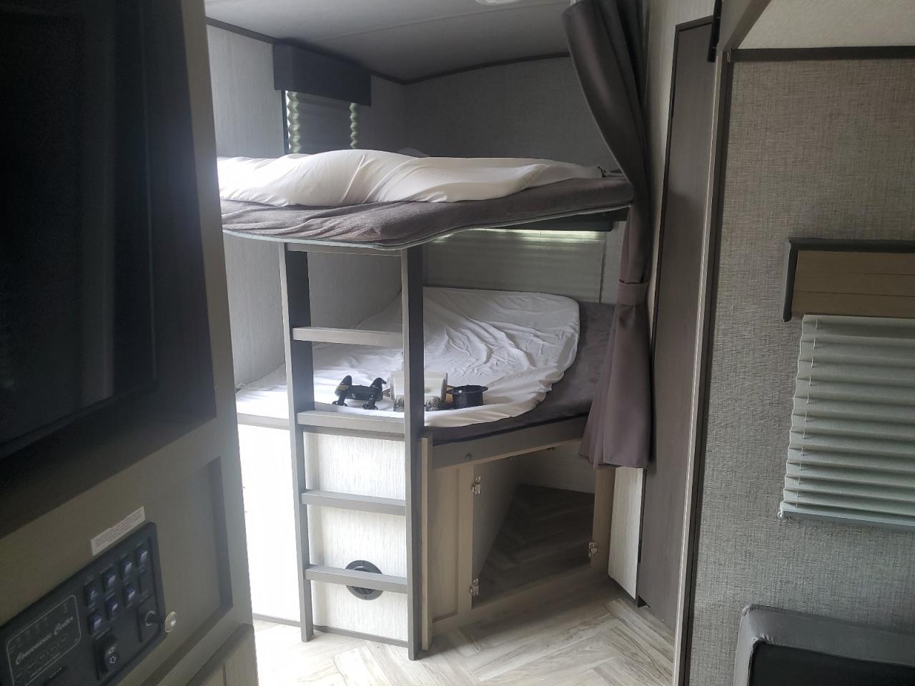 Lot #3284038913 2021 CRSC TRAVEL TL