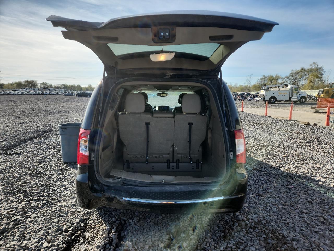 CHRYSLER TOWN & COUNTRY TOURING L