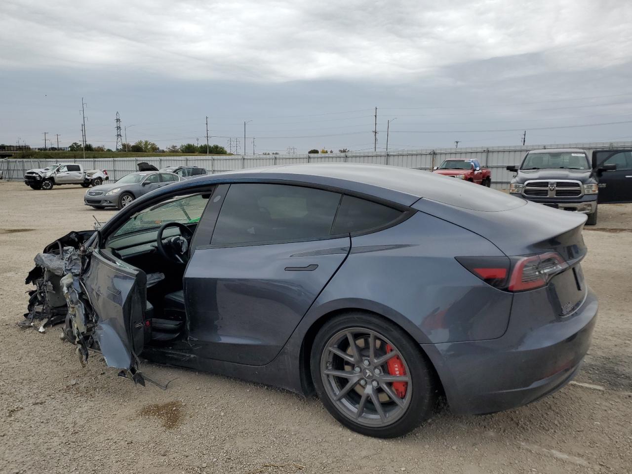 TESLA MODEL 3