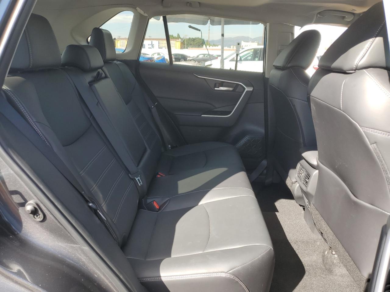 TOYOTA RAV4 XLE PREMIUM