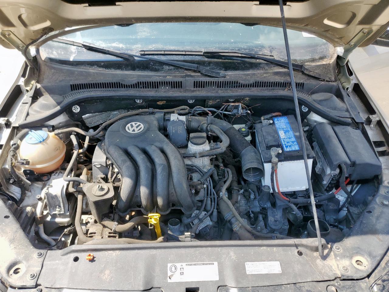 VOLKSWAGEN JETTA BASE