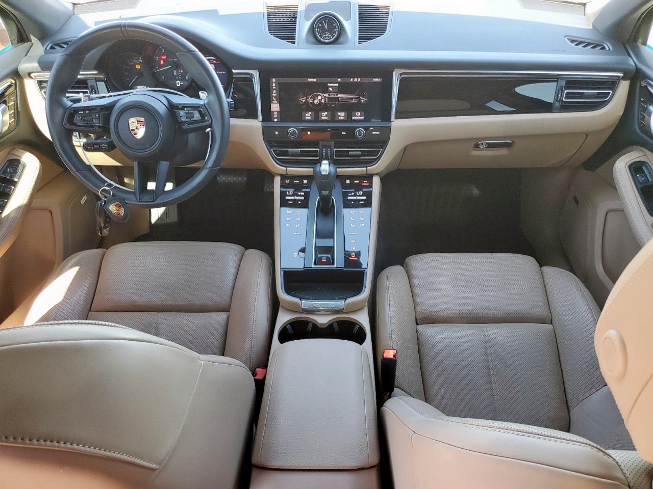 PORSCHE MACAN BASE