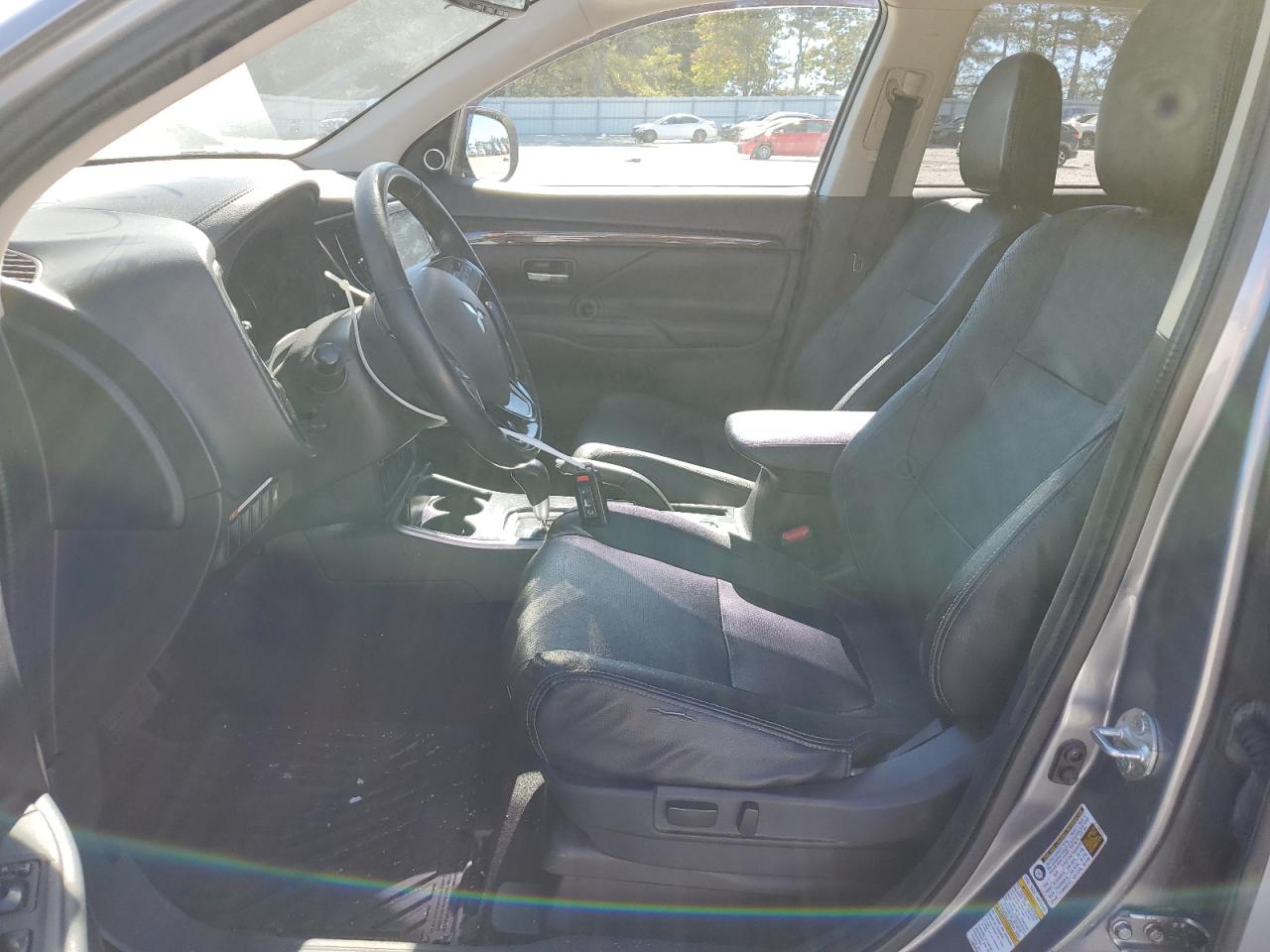 MITSUBISHI OUTLANDER SE