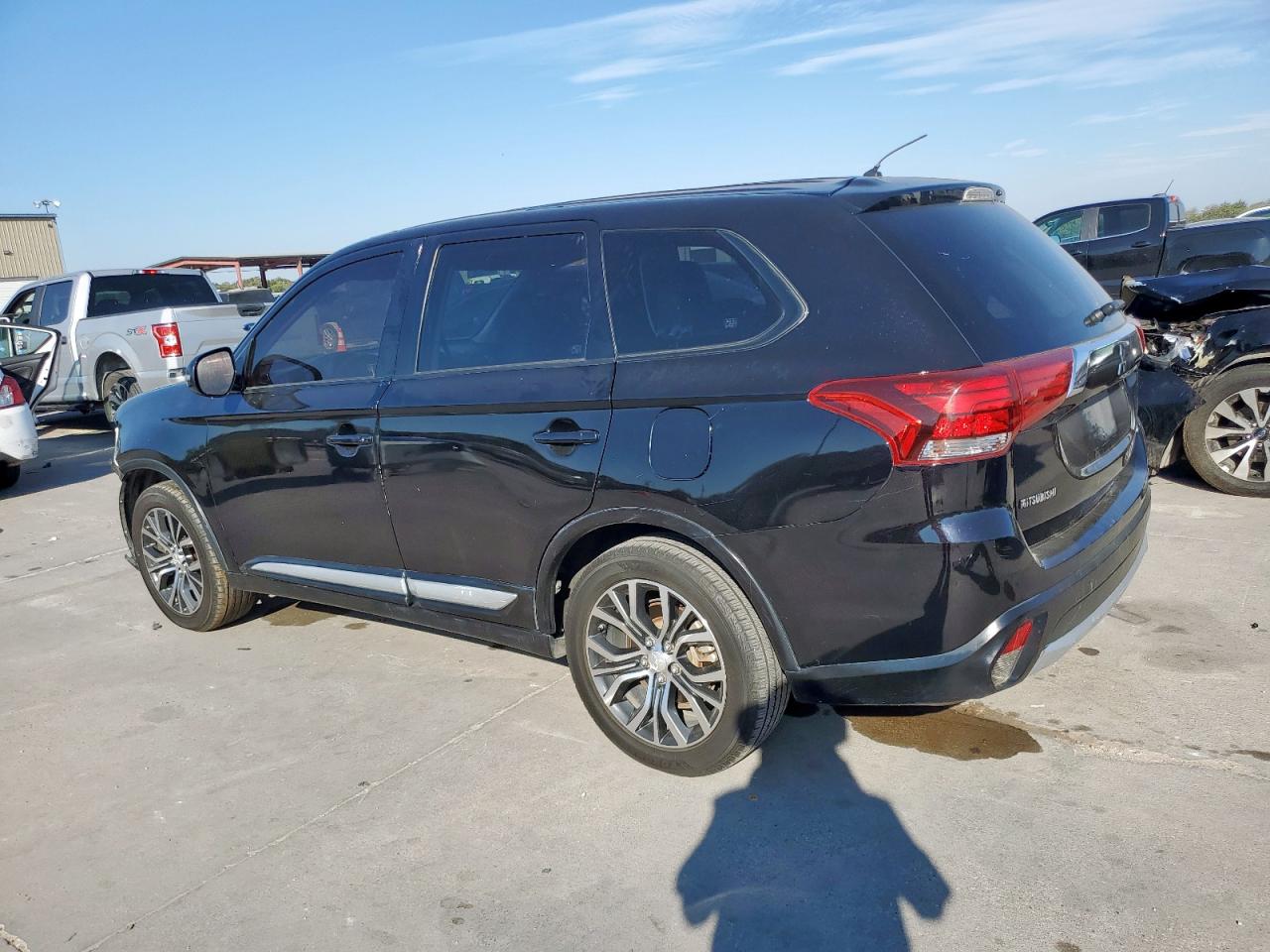 MITSUBISHI OUTLANDER SE