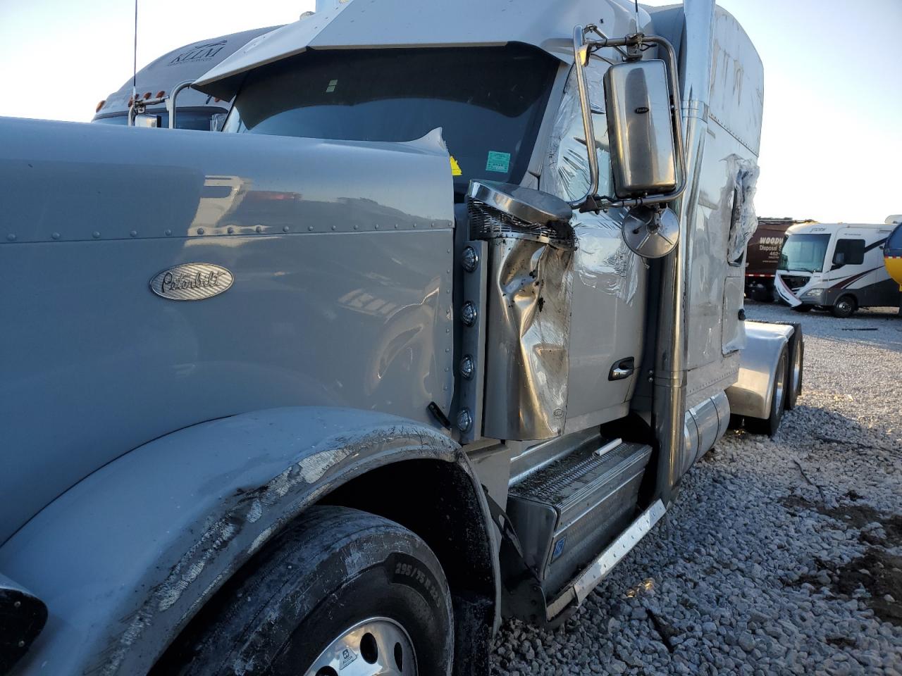 Lot #3287517017 2025 PETERBILT TRACTOR 589