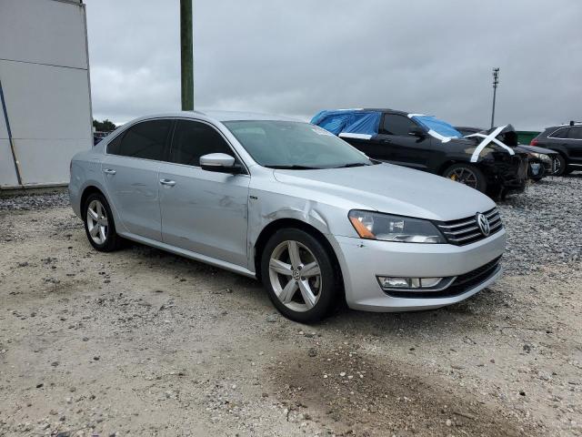 2015 VOLKSWAGEN PASSAT S 1VWAS7A34FC111333