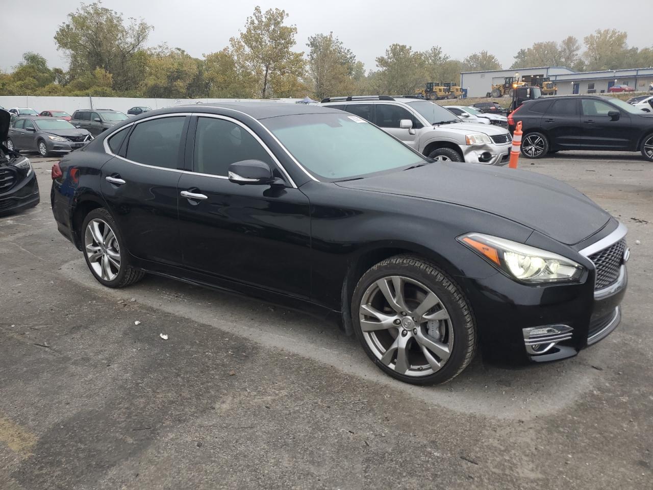 INFINITI Q70 3.7