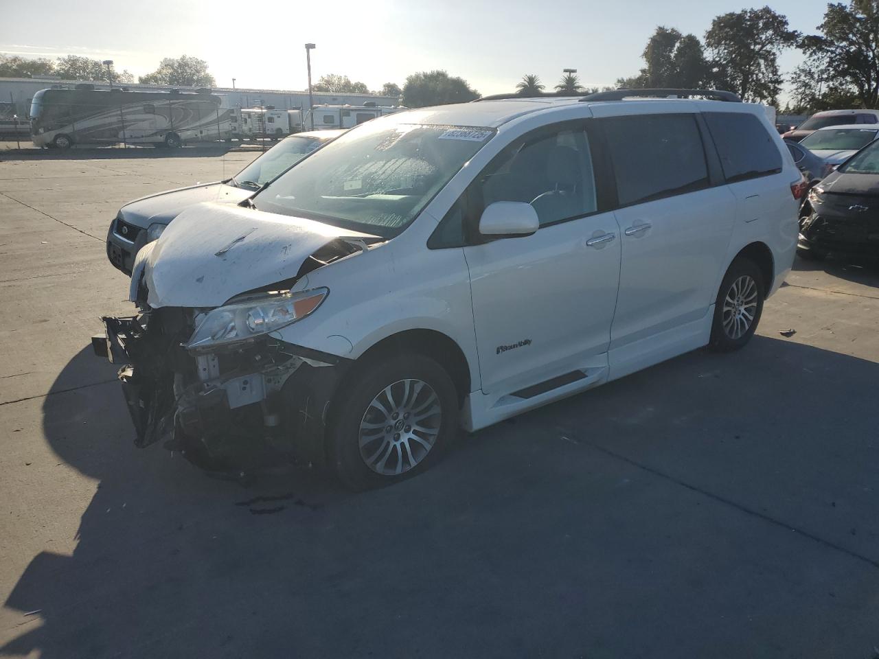 TOYOTA SIENNA XLE