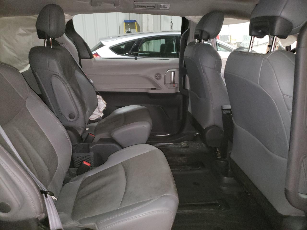 TOYOTA SIENNA LIMITED