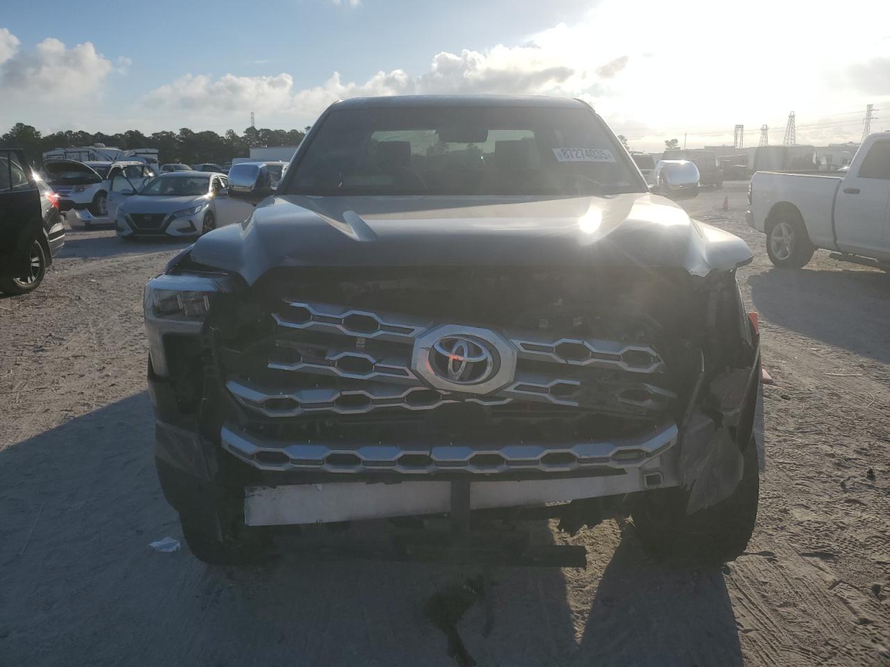 TOYOTA TUNDRA CREWMAX PLATINUM