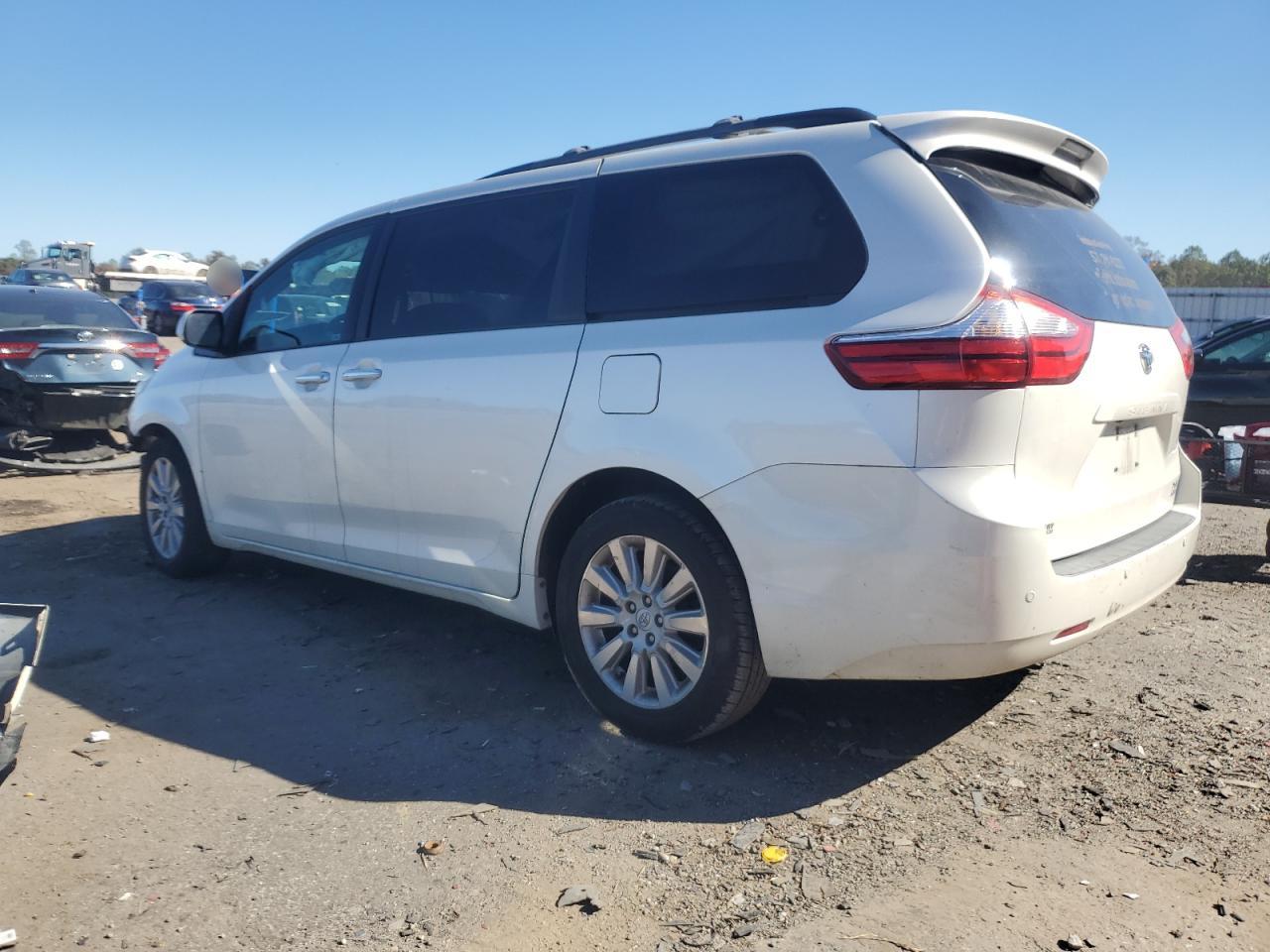 TOYOTA SIENNA XLE