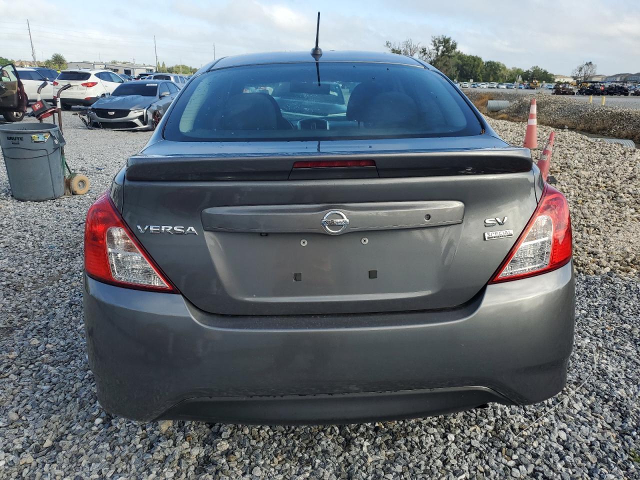 NISSAN VERSA S