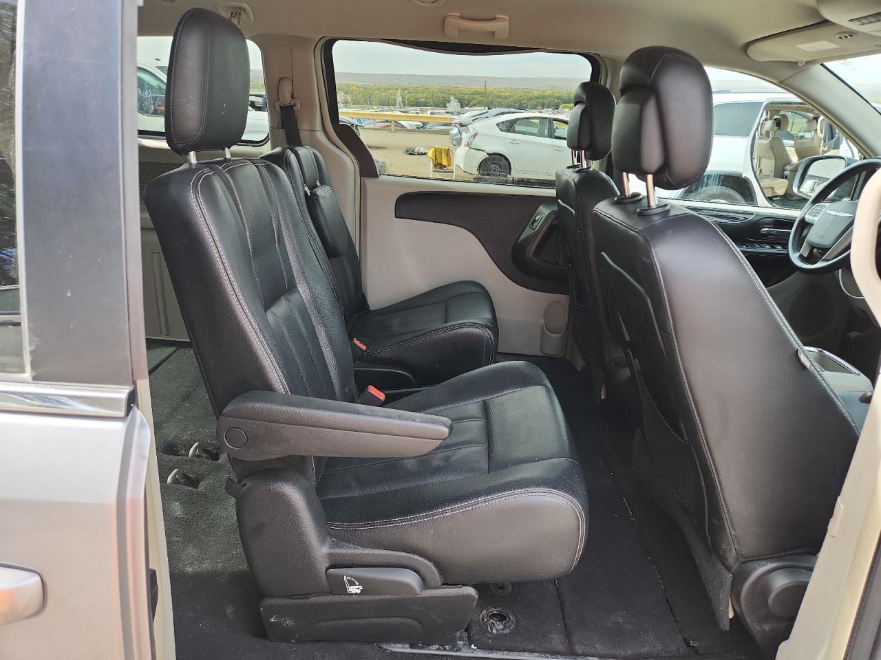 CHRYSLER TOWN & COUNTRY TOURING