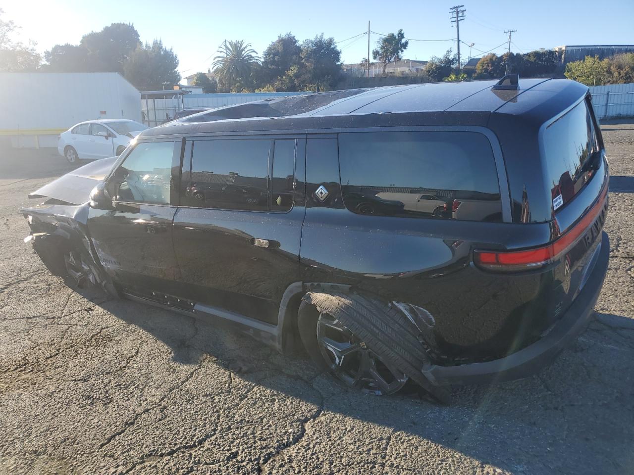 Lot #3302030132 2025 RIVIAN R1S ADVENT