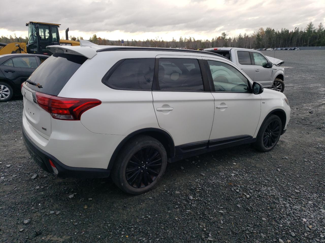 MITSUBISHI OUTLANDER SE