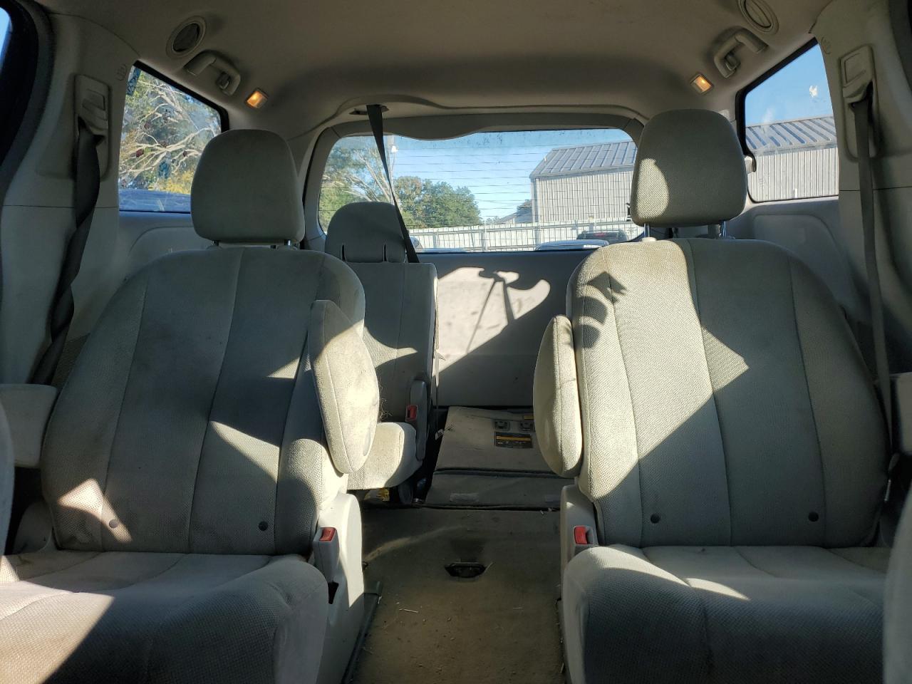 TOYOTA SIENNA BASE