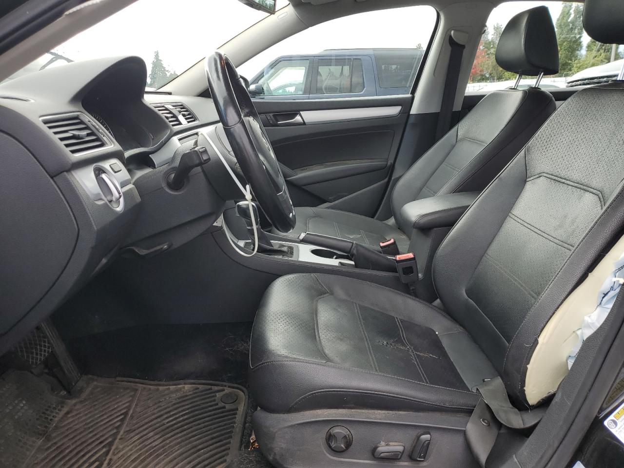 VOLKSWAGEN PASSAT SE