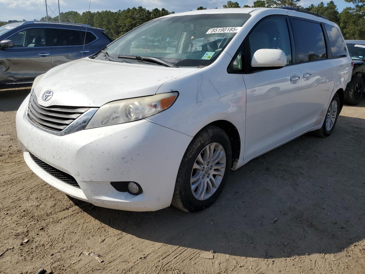 TOYOTA SIENNA XLE