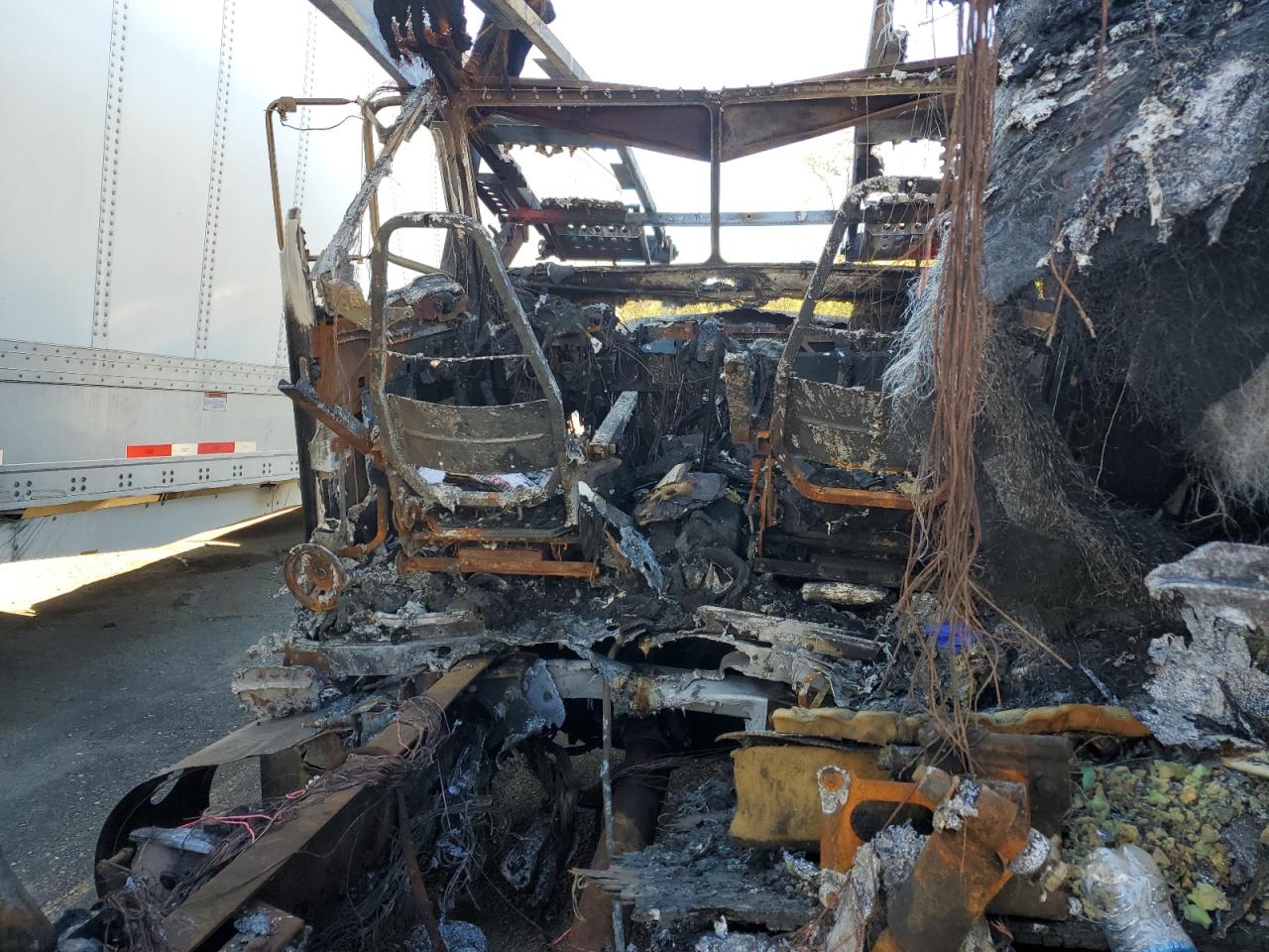 Lot #3290297242 2019 PETERBILT 389