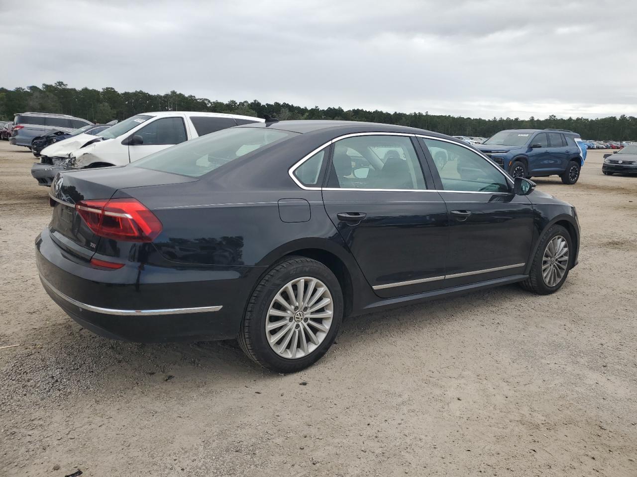 VOLKSWAGEN PASSAT SE