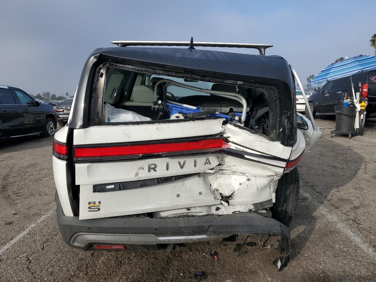 RIVIAN R1S ADVENTURE