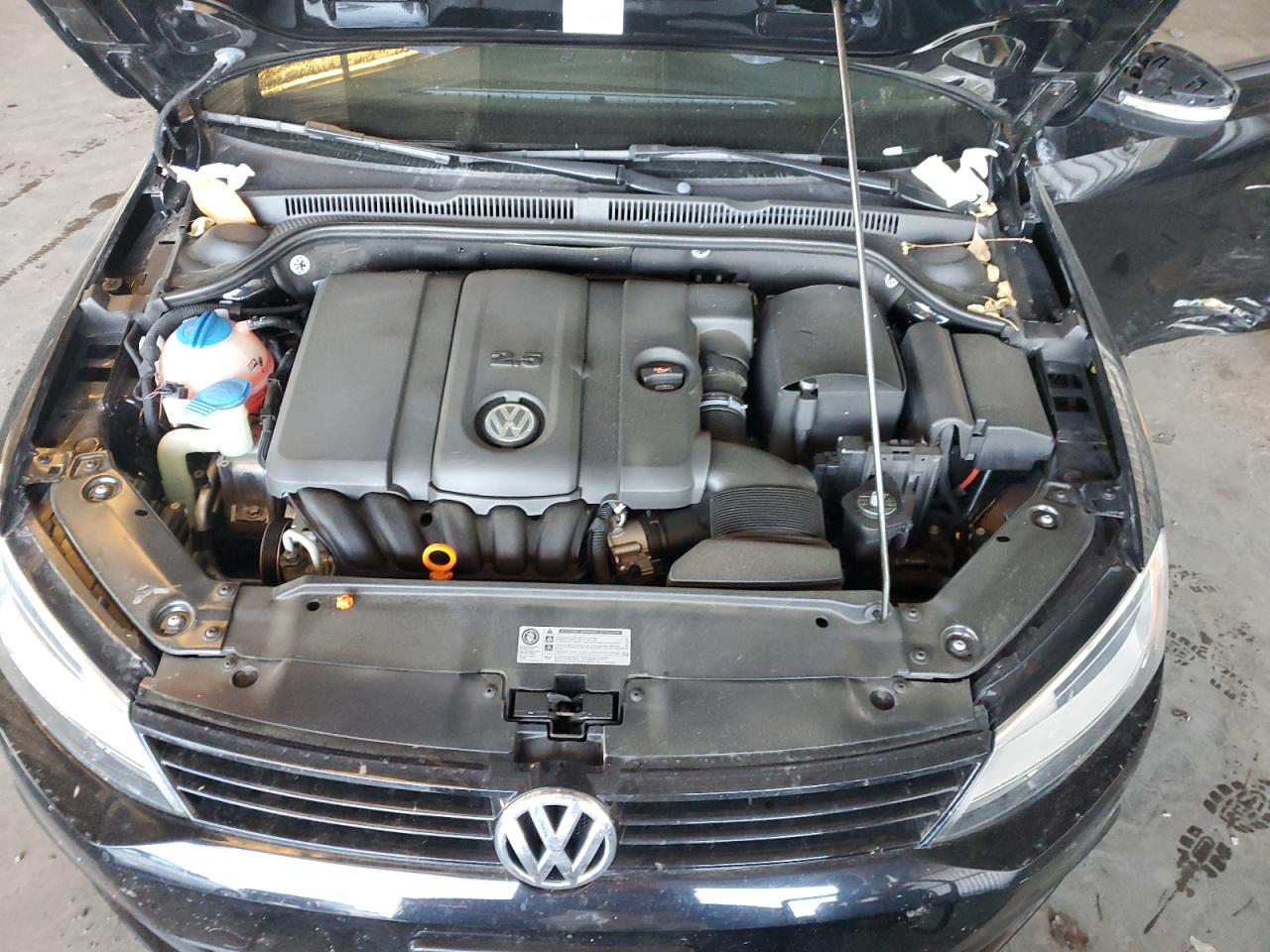 VOLKSWAGEN JETTA SE