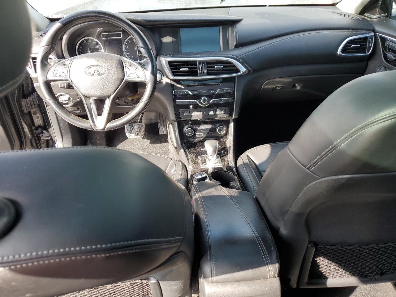 INFINITI QX30 BASE