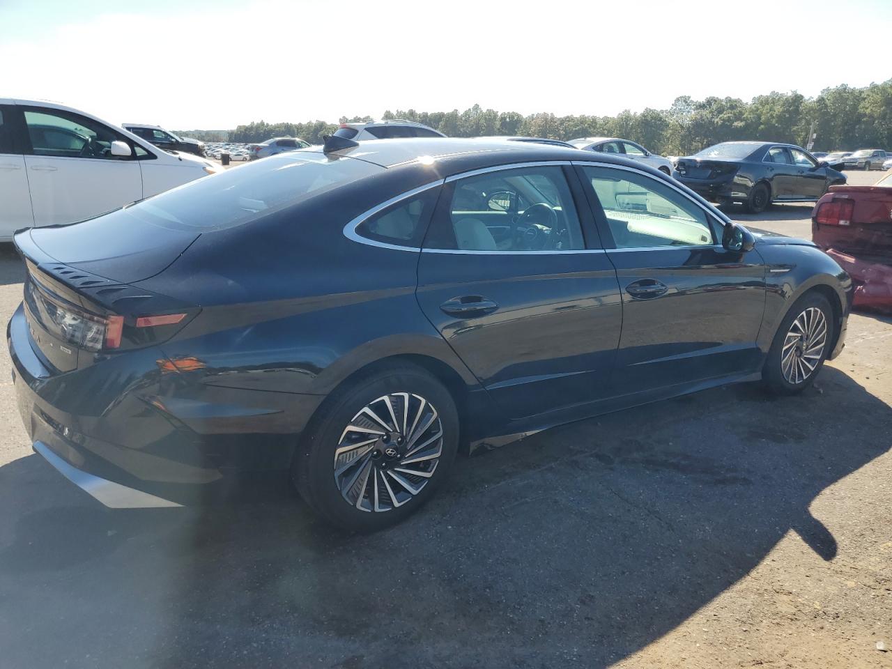 HYUNDAI SONATA HYBRID