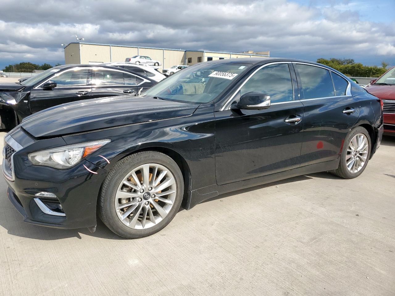 INFINITI Q50 LUXE