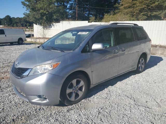 TOYOTA SIENNA LE
