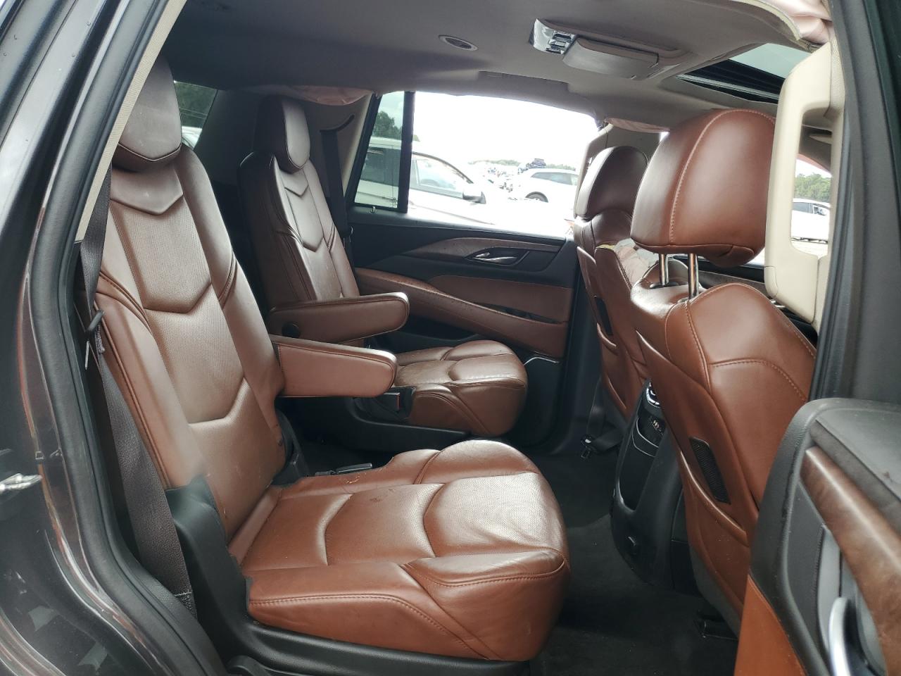 CADILLAC ESCALADE PREMIUM